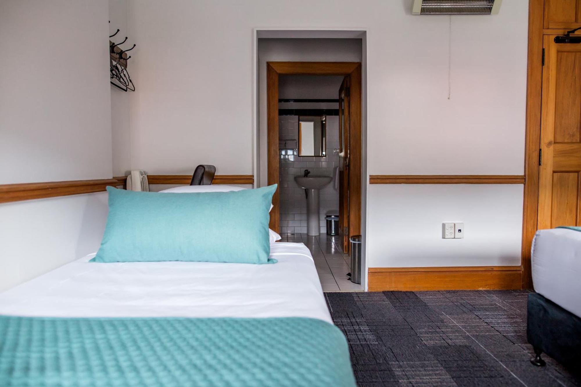 The Cambridge Hotel & Backpackers Веллингтон Экстерьер фото