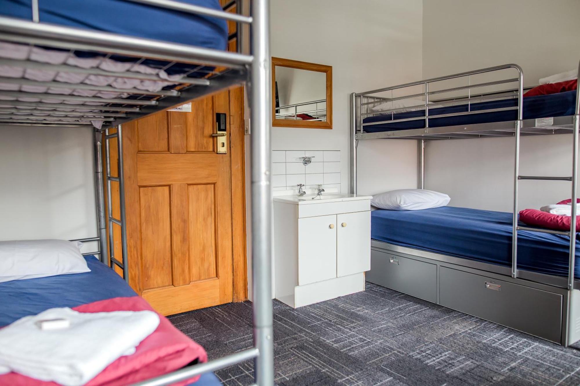 The Cambridge Hotel & Backpackers Веллингтон Экстерьер фото