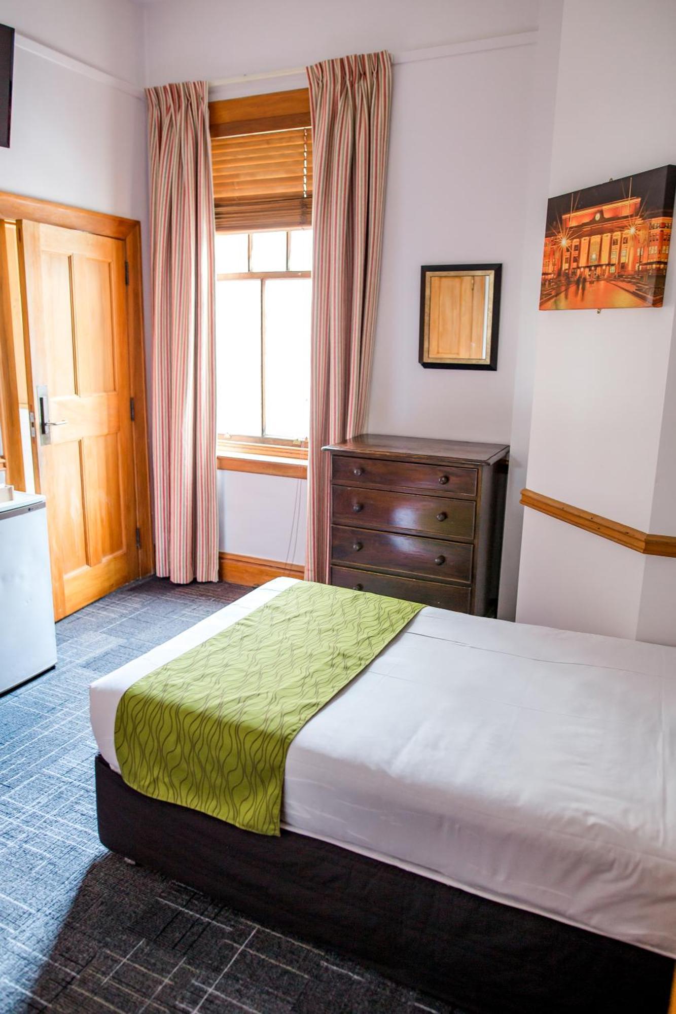 The Cambridge Hotel & Backpackers Веллингтон Экстерьер фото