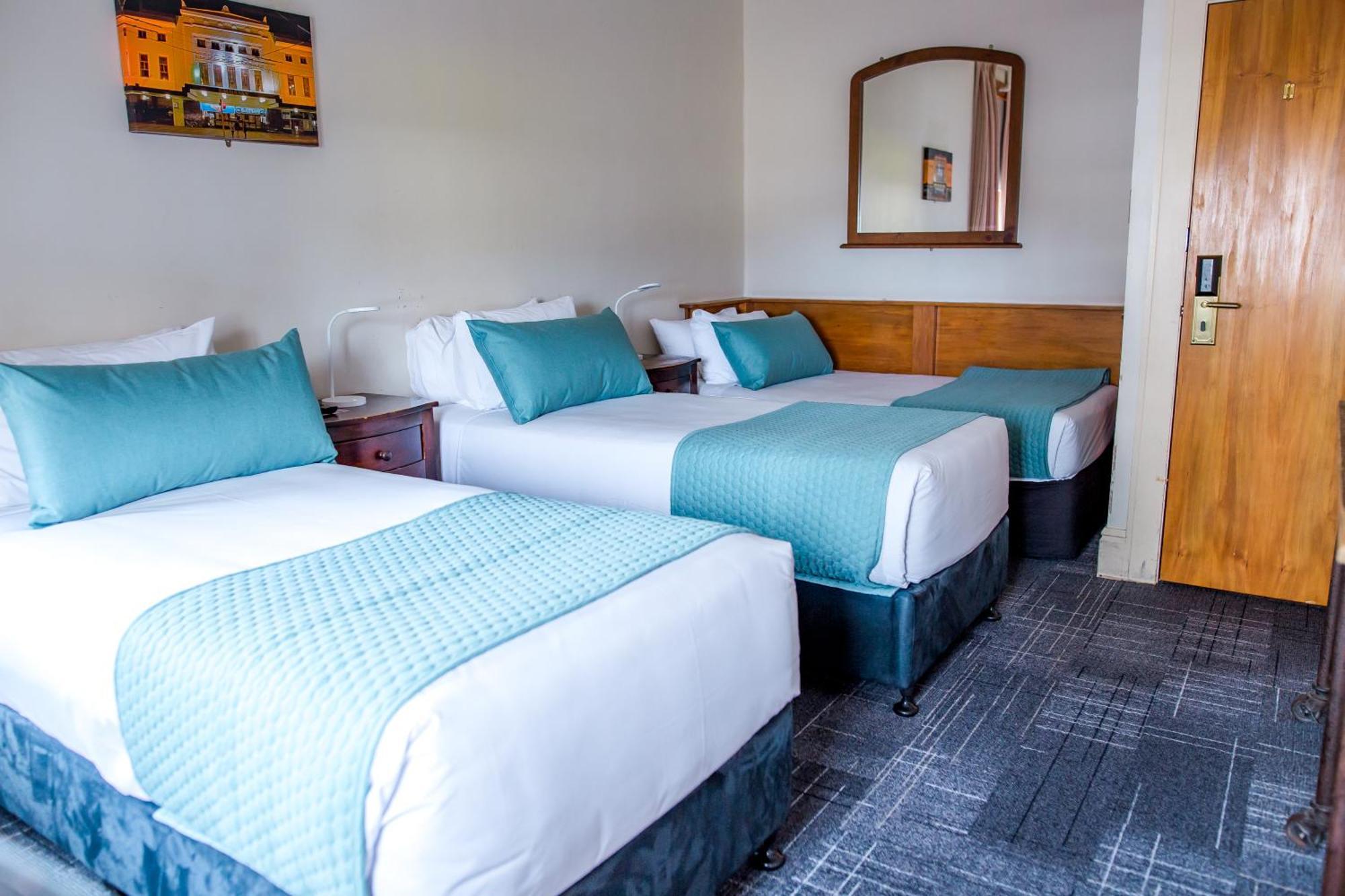 The Cambridge Hotel & Backpackers Веллингтон Экстерьер фото