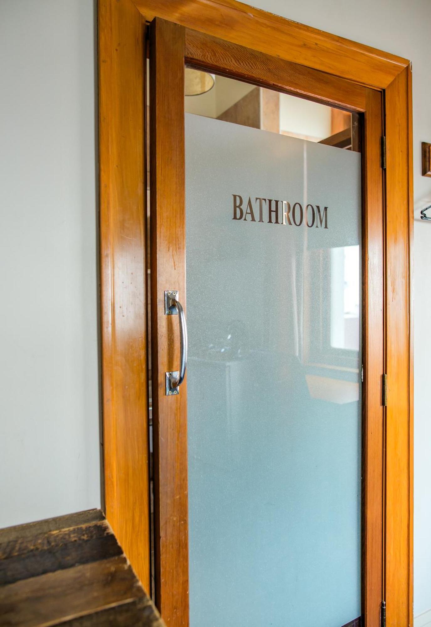 The Cambridge Hotel & Backpackers Веллингтон Экстерьер фото