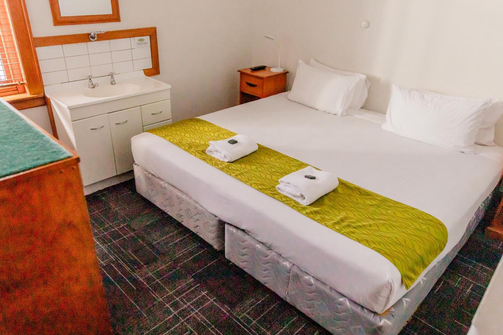 The Cambridge Hotel & Backpackers Веллингтон Экстерьер фото