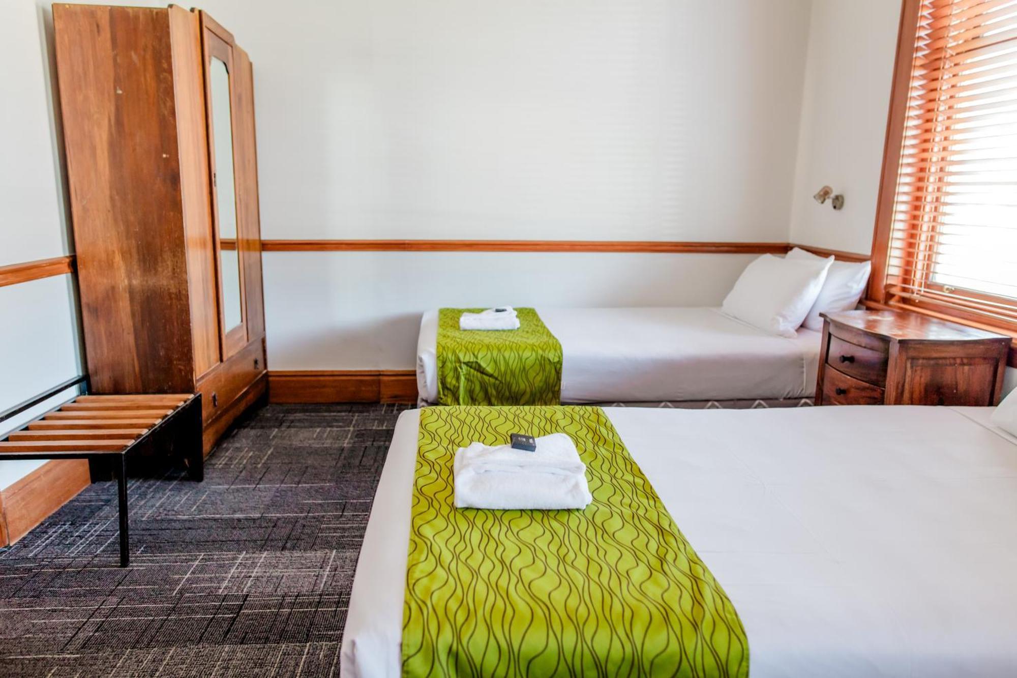 The Cambridge Hotel & Backpackers Веллингтон Экстерьер фото