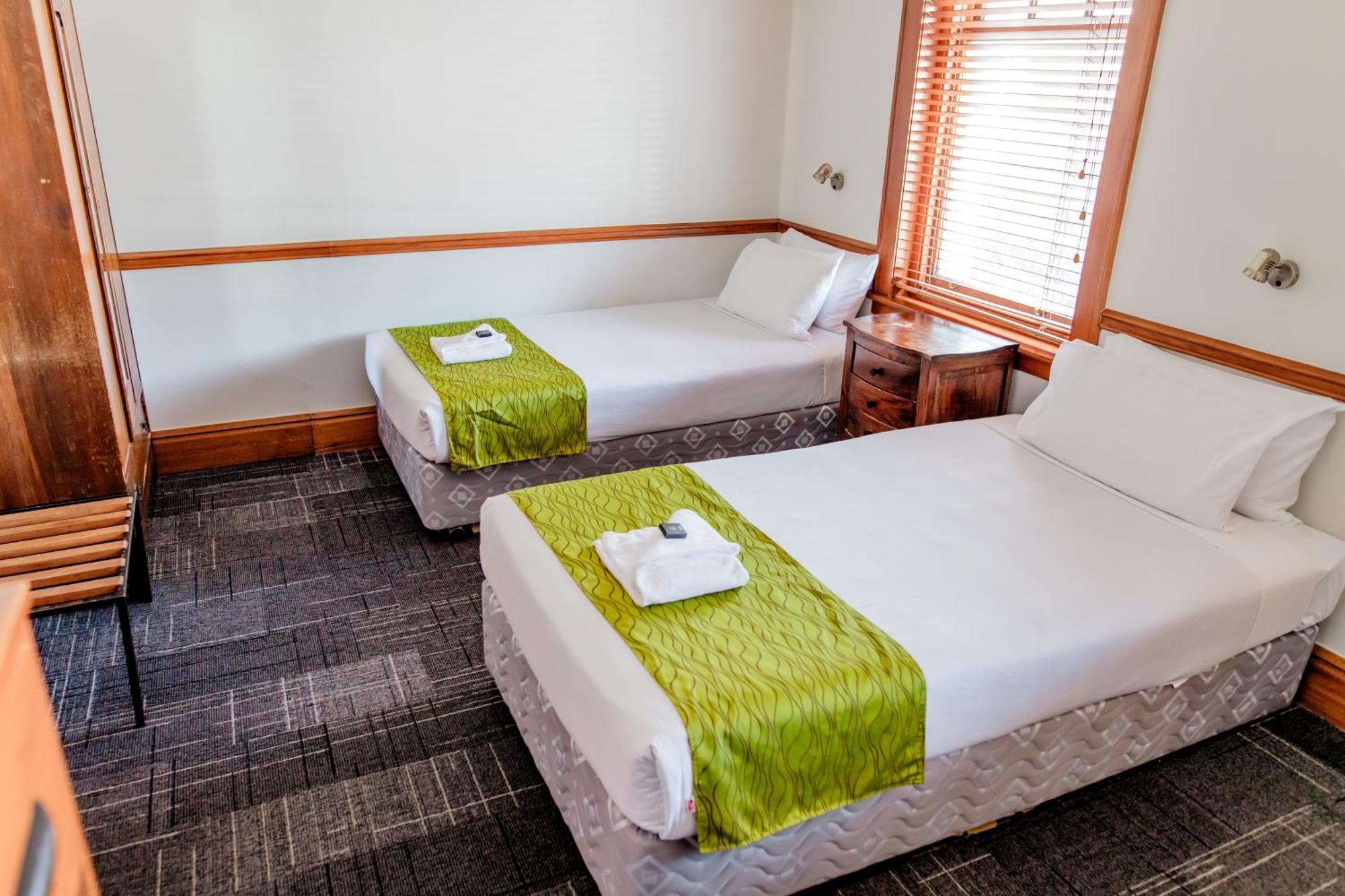 The Cambridge Hotel & Backpackers Веллингтон Экстерьер фото