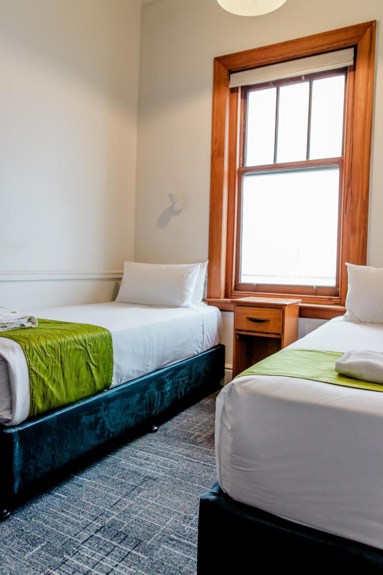 The Cambridge Hotel & Backpackers Веллингтон Экстерьер фото