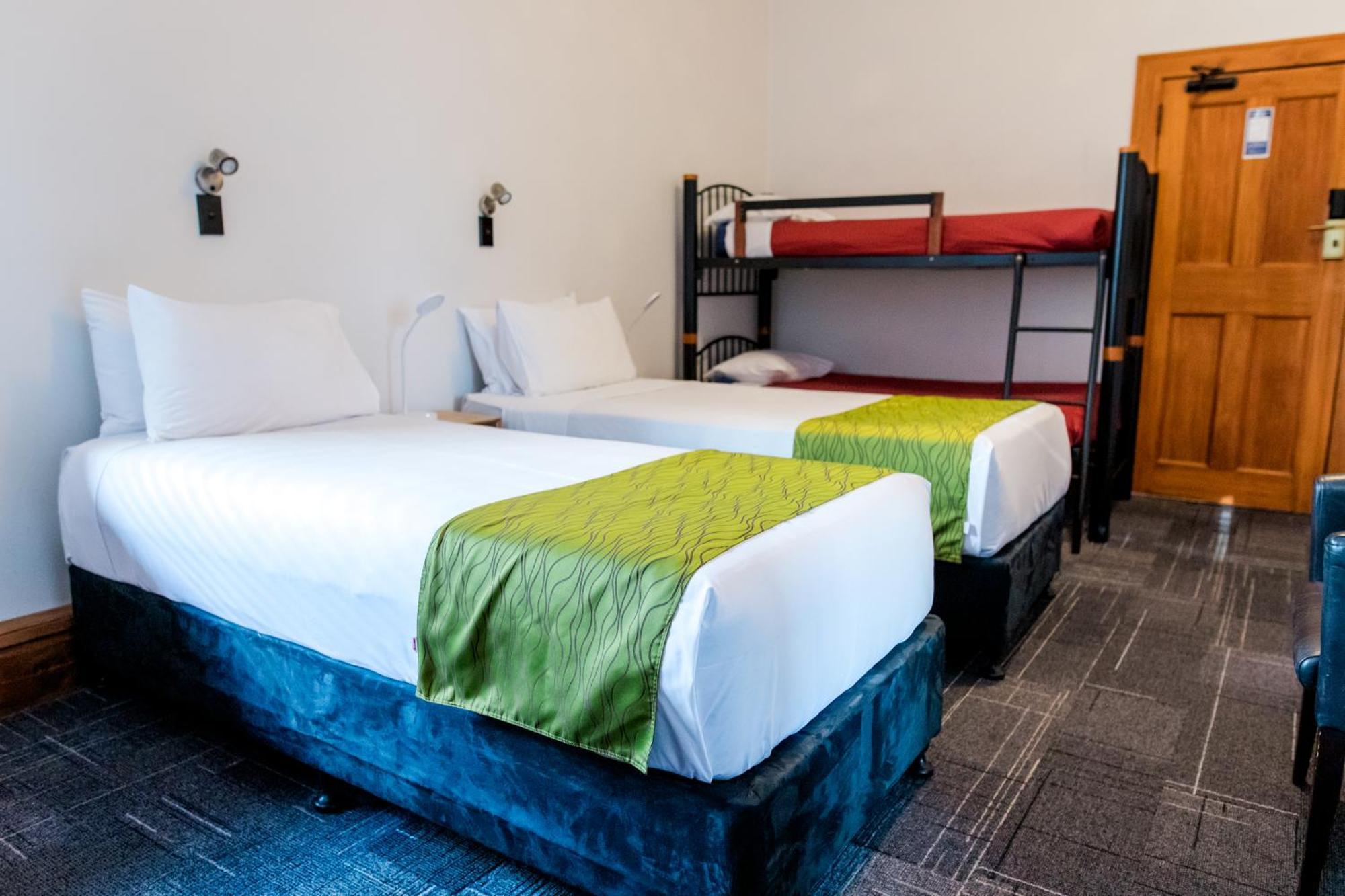 The Cambridge Hotel & Backpackers Веллингтон Экстерьер фото