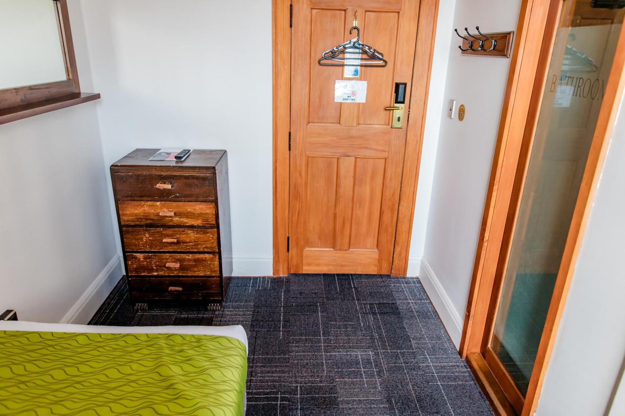 The Cambridge Hotel & Backpackers Веллингтон Экстерьер фото