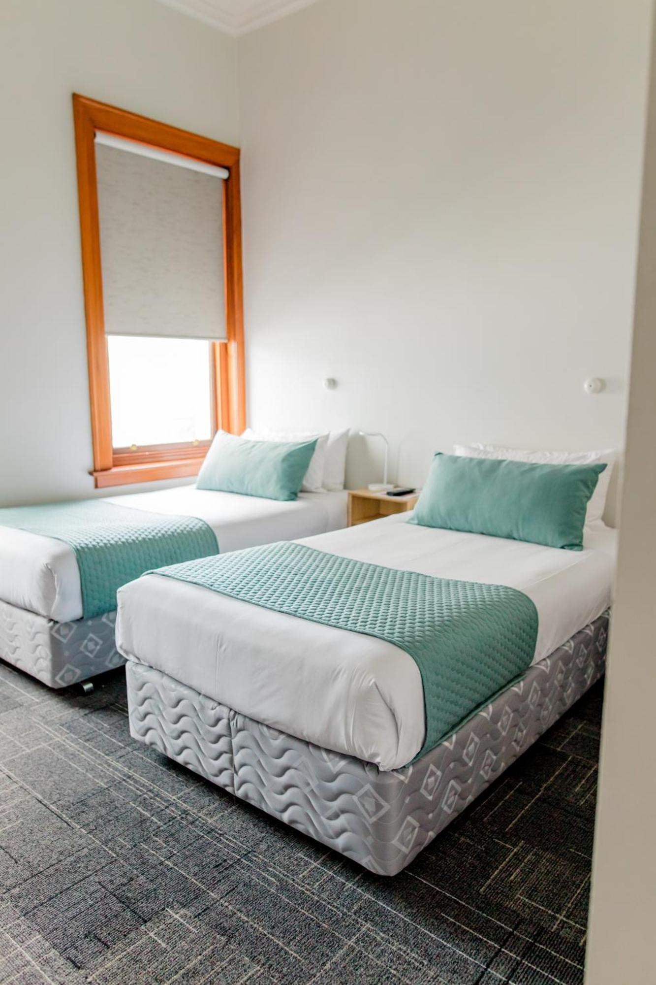 The Cambridge Hotel & Backpackers Веллингтон Экстерьер фото