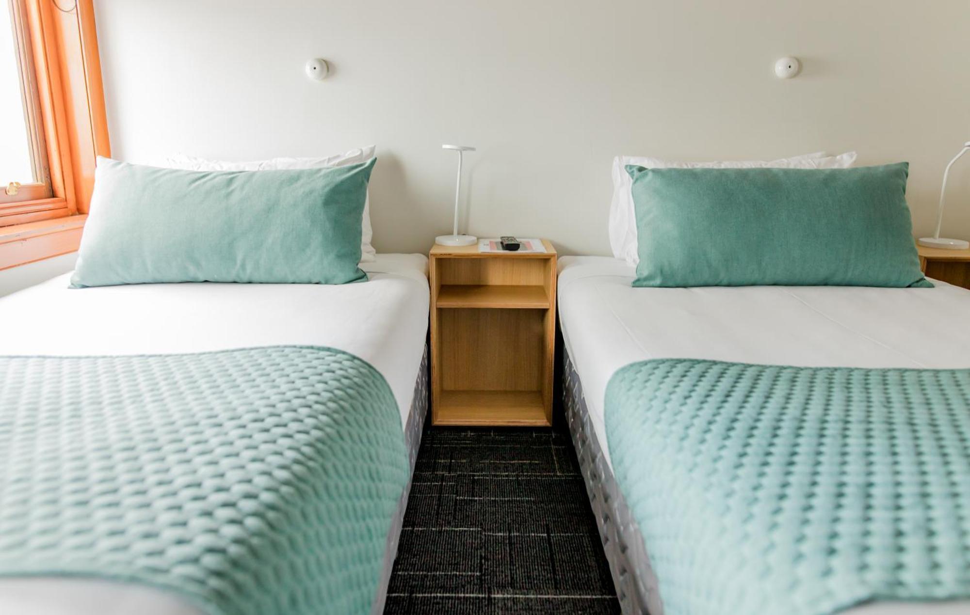 The Cambridge Hotel & Backpackers Веллингтон Экстерьер фото